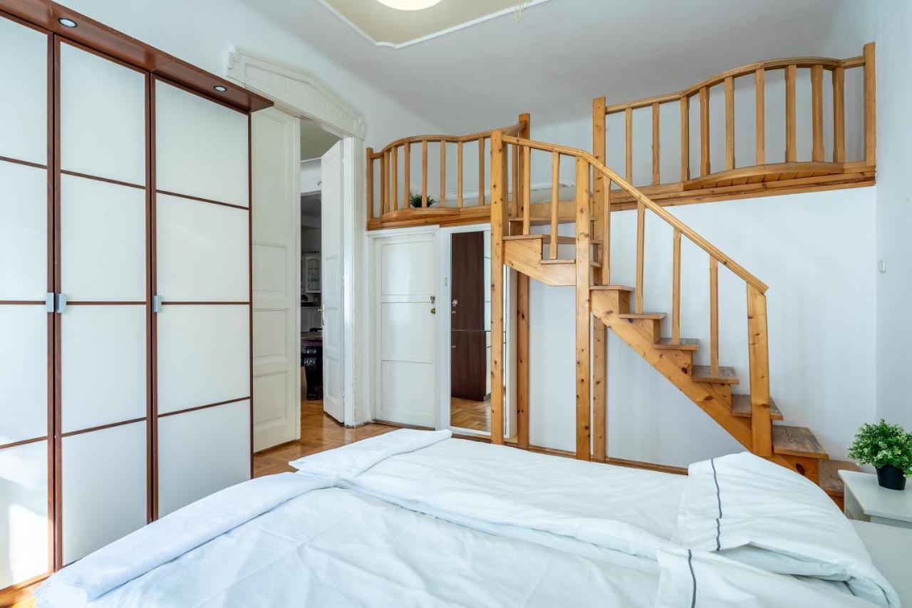 Huge Apartment In The City Center Budapest Exterior foto